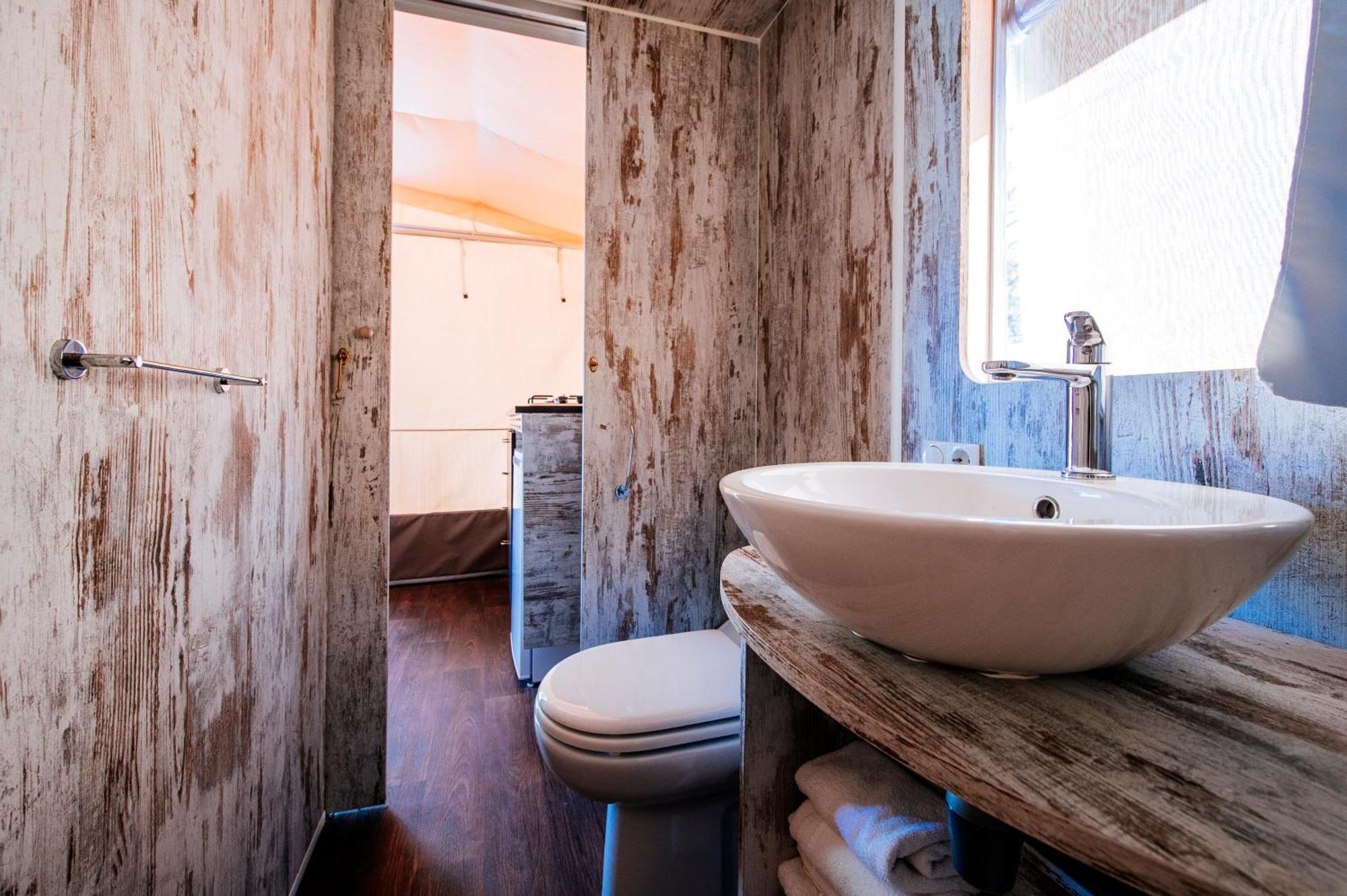 Zaton Holiday Resort Glamping Tents Nin Rom bilde